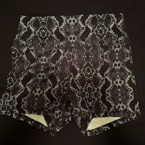FLEO True High Contour Shorts